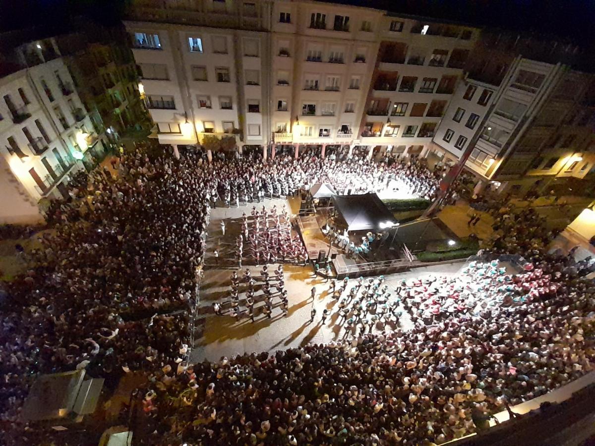 Piso Centrico Amplio-Luminoso Apartment Zarautz Bagian luar foto